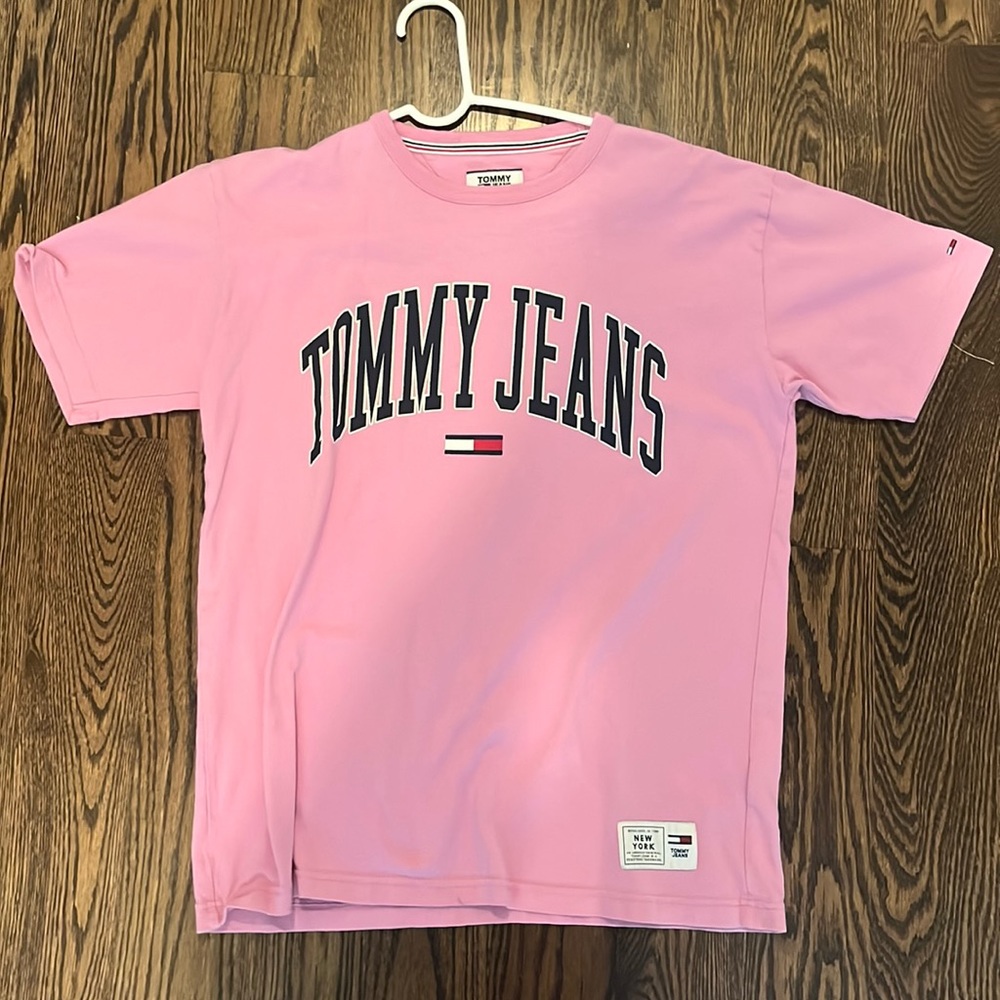 Short sleeve Tommy Jeans t-shirt.
